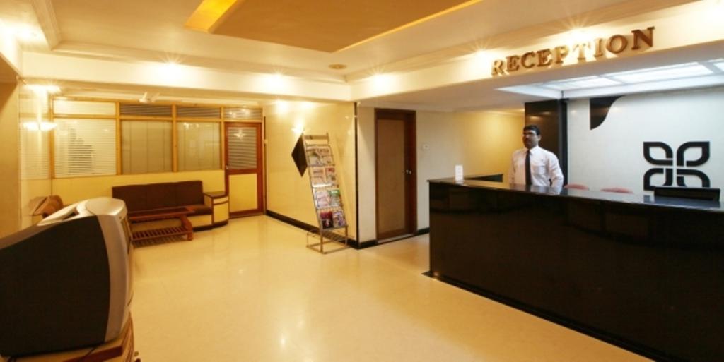 Hotel Prudent Vadodara Exterior photo