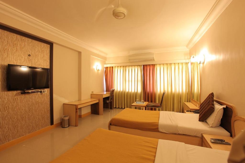 Hotel Prudent Vadodara Exterior photo